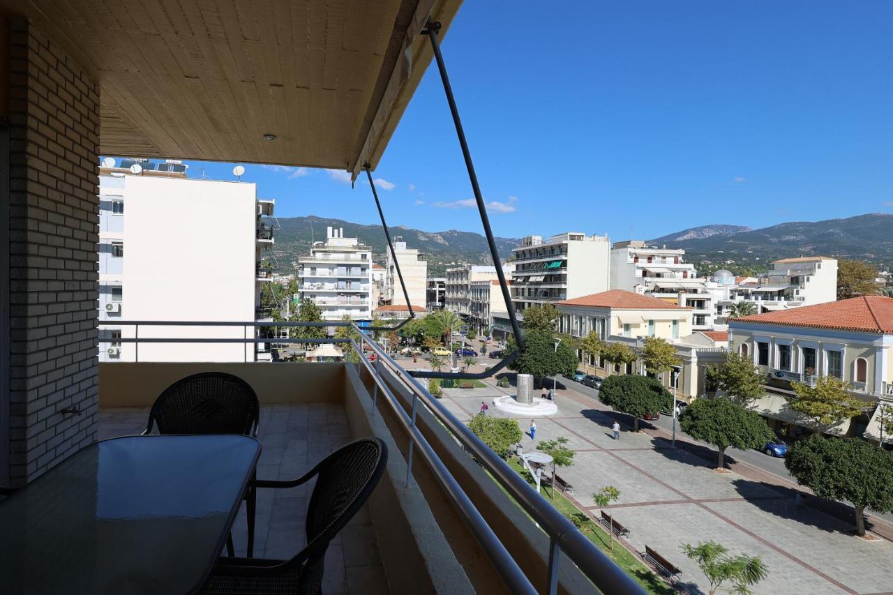 Spacious View Of Central Square Каламата Екстериор снимка