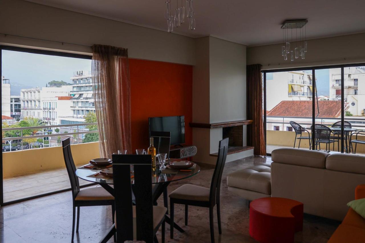 Spacious View Of Central Square Каламата Екстериор снимка