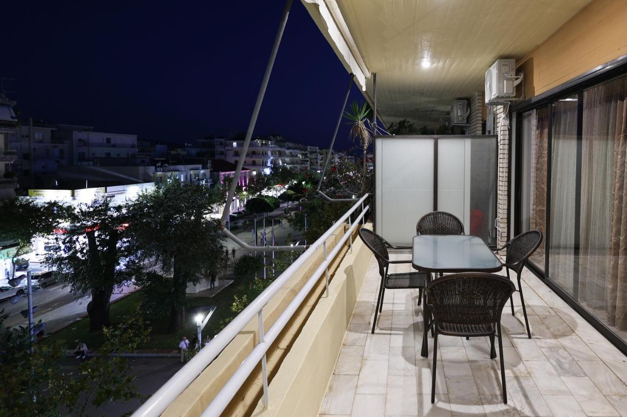Spacious View Of Central Square Каламата Екстериор снимка