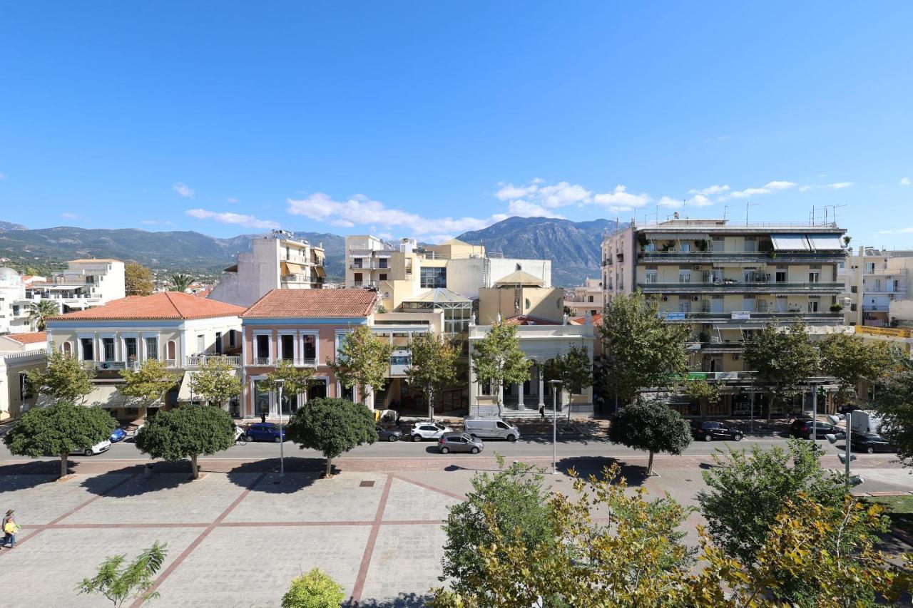 Spacious View Of Central Square Каламата Екстериор снимка